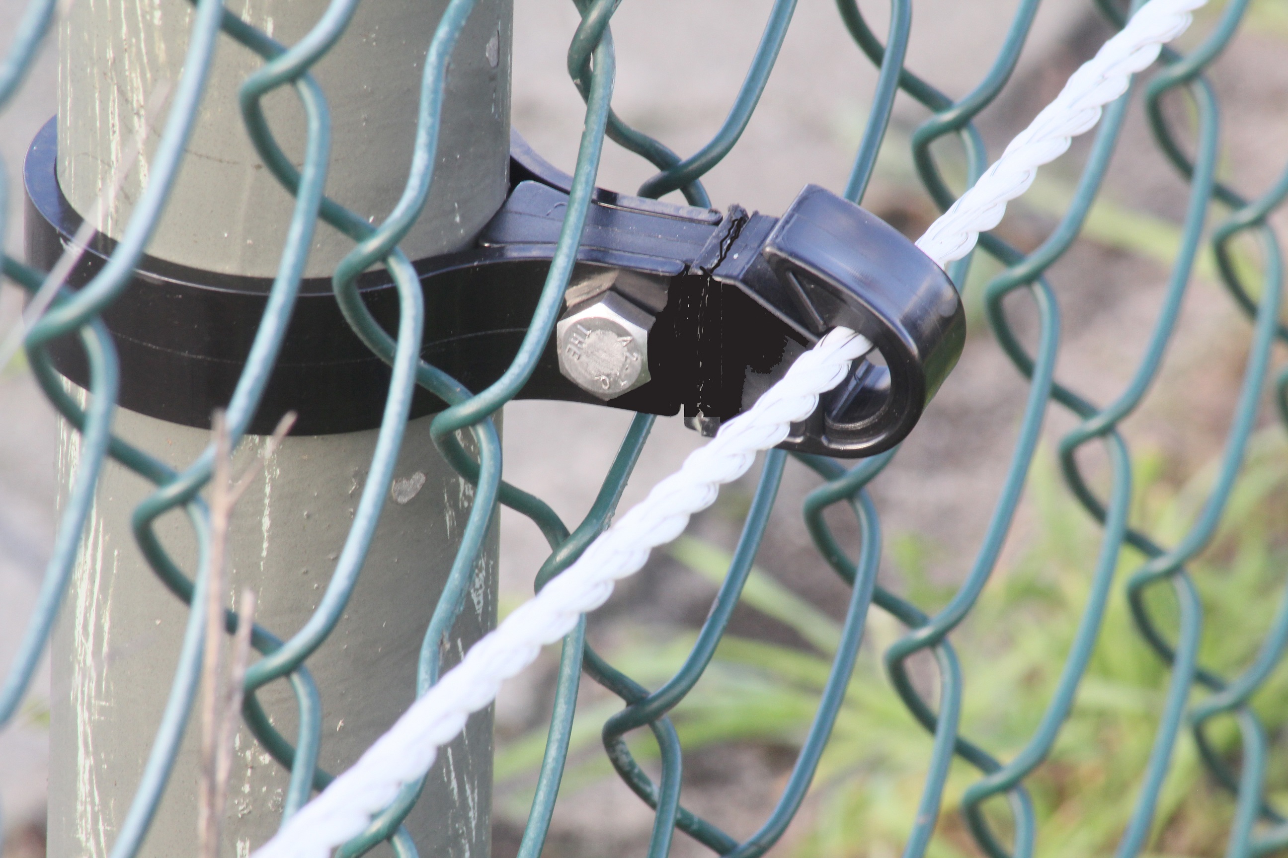 Isolator, kunststof voor draad/koord, voor ronde palen ø 60 mm.