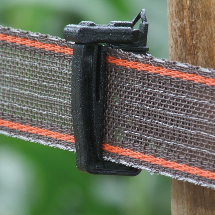 Versterkt bruin 40mm lint met "cross" verbinding, zeer geschikt voor lange afrasteringen.