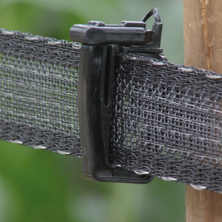 Versterkt zwart 40mm lint met "cross" verbinding, zeer geschikt voor lange afrasteringen