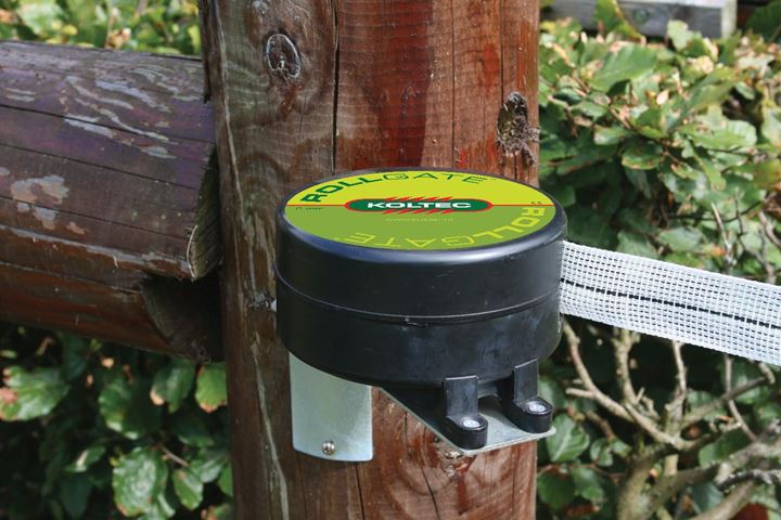 De Rollgate is een innovatief product voor het afsluiten van doorgangen. Deze rollgate is voorzien van 40mm wit lint en is afrolbaar tot maximaal 6 mtr