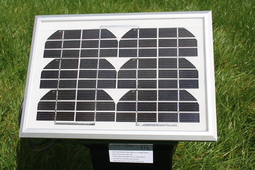 5 Watt zonnepaneel is in combinatie met aansluitkabel (niet meegeleverd) geschikt voor de voeding / lading van accu's van 12V batterijapparaten en de KOLTEC HS75.