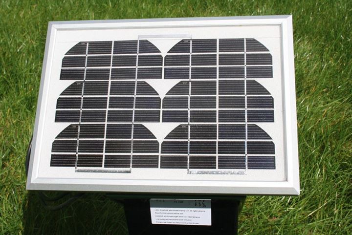 5 Watt zonnepaneel is in combinatie met aansluitkabel (niet meegeleverd) geschikt voor de voeding / lading van accu's van 12V batterijapparaten en de KOLTEC HS75.