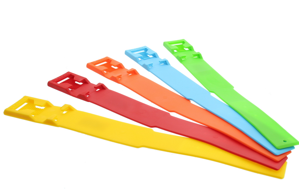 Plastic enkelband, 37cm. Om b.v. een koe die met antibiotica is behandeld te herkennen. Leverbaar in meerdere kleuren. .