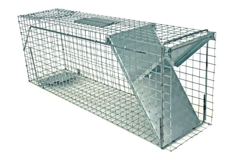 Voor het levend vangen van plaagdieren. Wordt geleverd inclusief potje lokvoer, 1 hangbakje voor b.v. een ei en een tang om een ei te plaatsen.