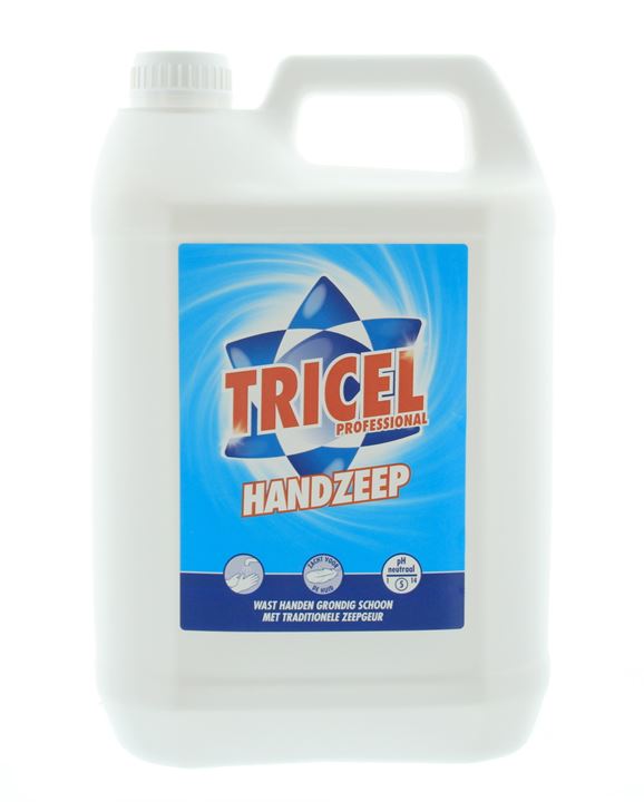 Wast handen grondig schoon, met traditionele zeepgeur.