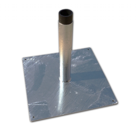 Roestvrije stalen voet voor plaatsing Aluminium mast op een dak van gebouw.